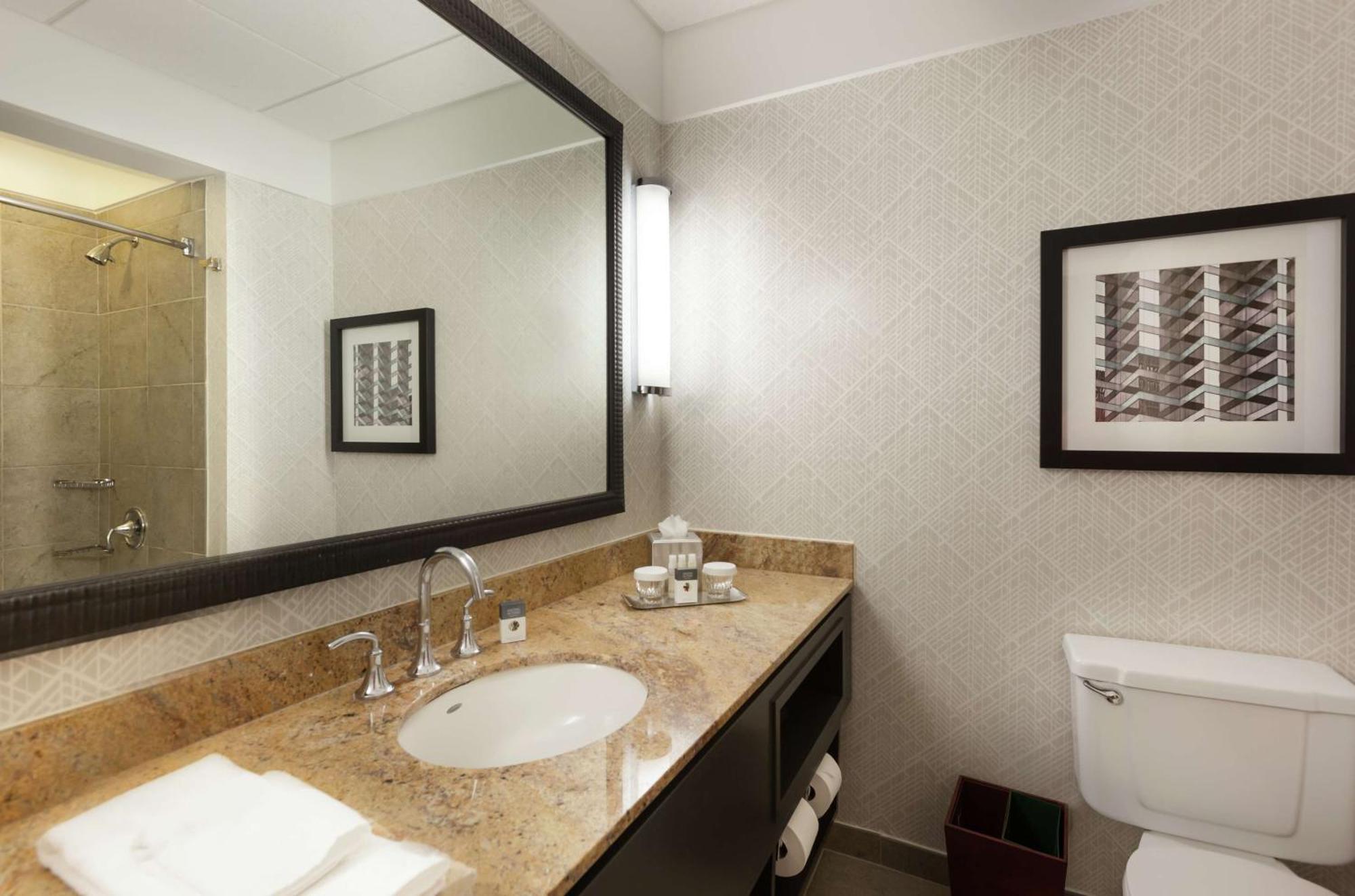 Doubletree By Hilton Hotel & Suites Houston By The Galleria Exteriör bild